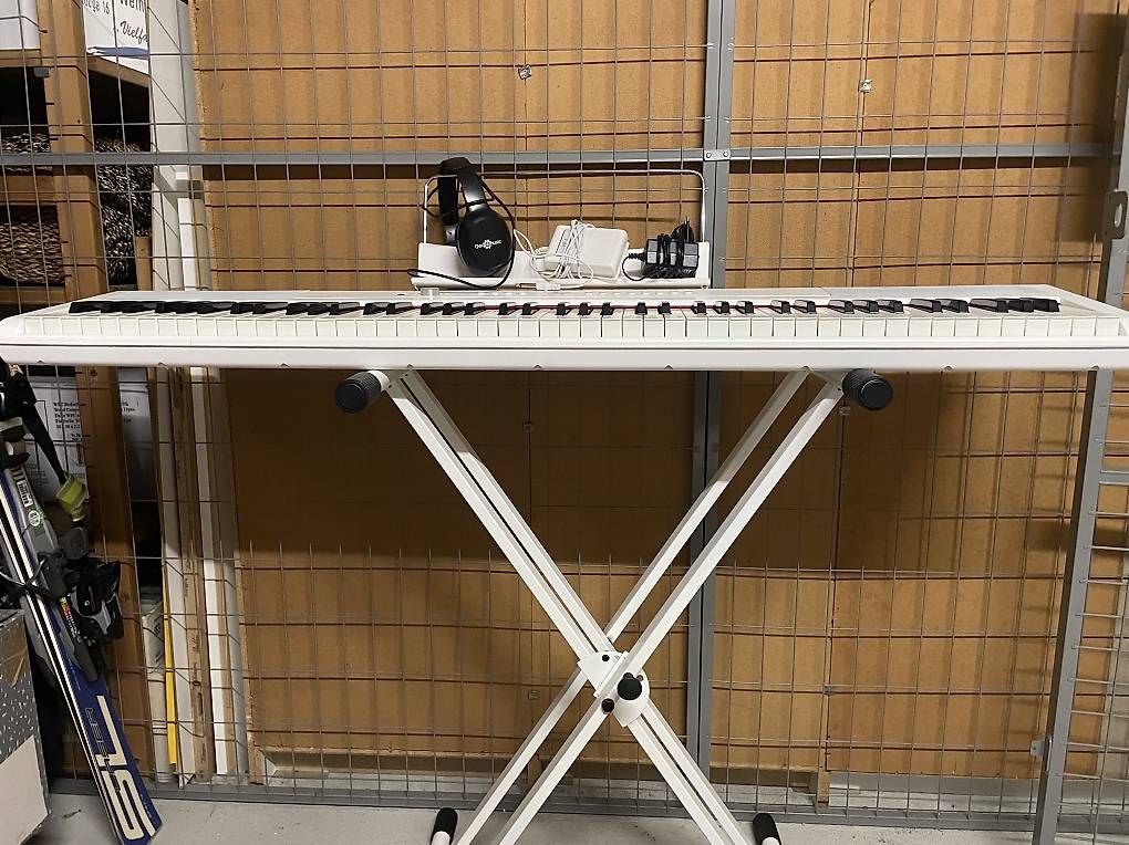 Strumenti musicali: E-Piano  – Usato da Wettingen venduto da Sinak02 1