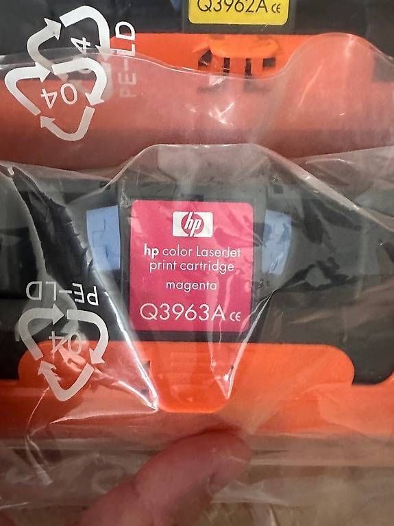 Cartucce per stampanti & toner: 4 Toner HP Q3962A – Nuovo e nell'imballaggio originale da Wabern venduto da and_59x7 1