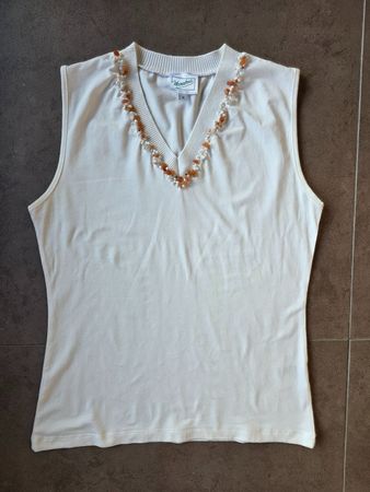 Top orné d'un collier