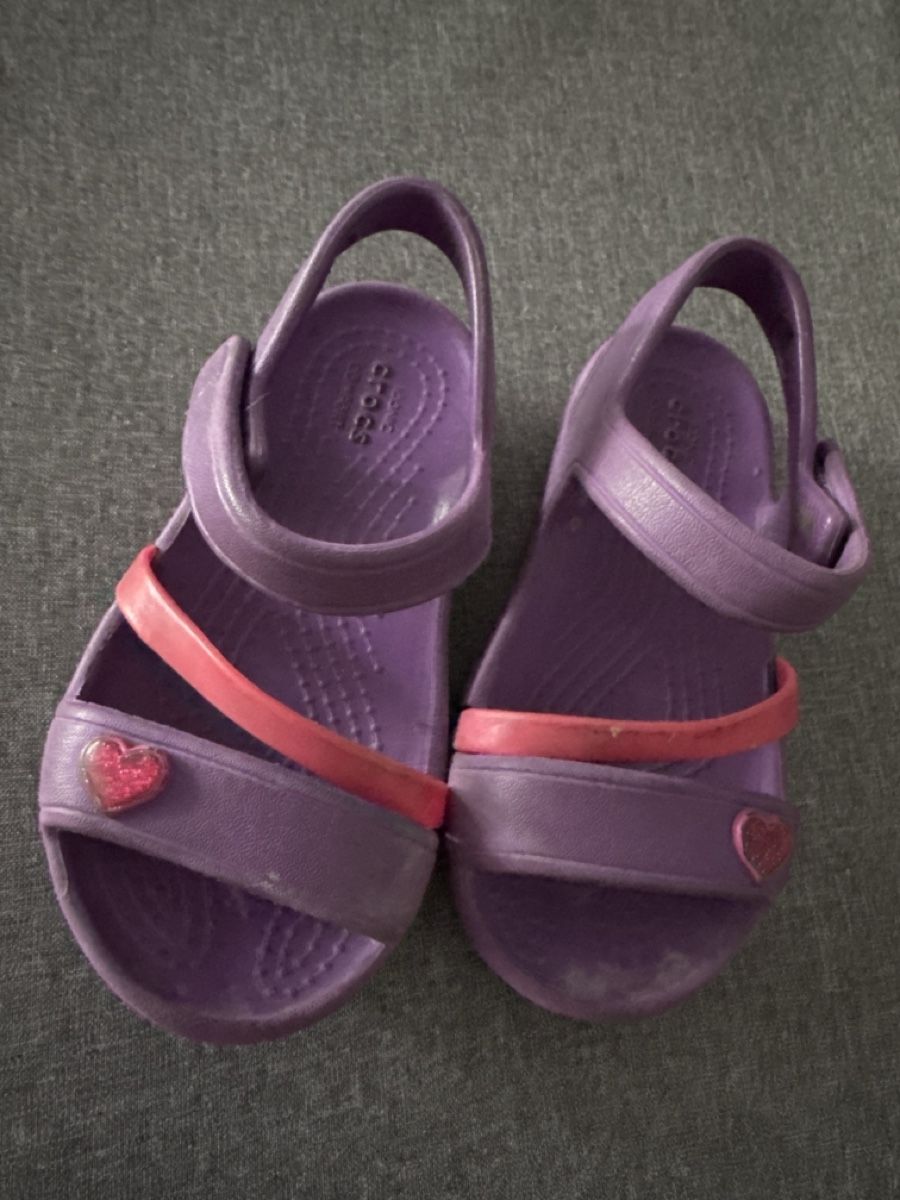 Crocs Scarpe per ragazze: Crocs Sandale C8/Gr. 26 mit Glitzer-Herz – Usato da Zürich venduto da Petrui 1