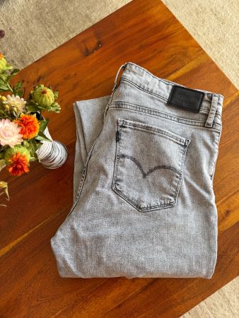 LEVIS PREMIUM JEANS, GR.31, 721 HIGH RISE SKINNY, GRAU
