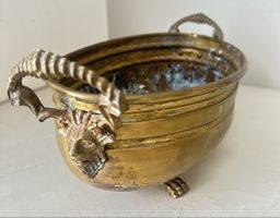 Antike Jardinière mit Satyrköpfen und Tatzenfüssen–31 × 16 