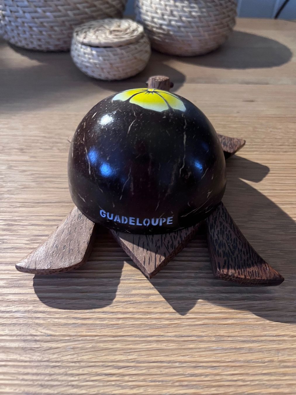 Portacenere: Cendrier en bois de Guadeloupe – Nuovo e nell'imballaggio originale da Charmey (Gruyère) venduto da ya_12 1