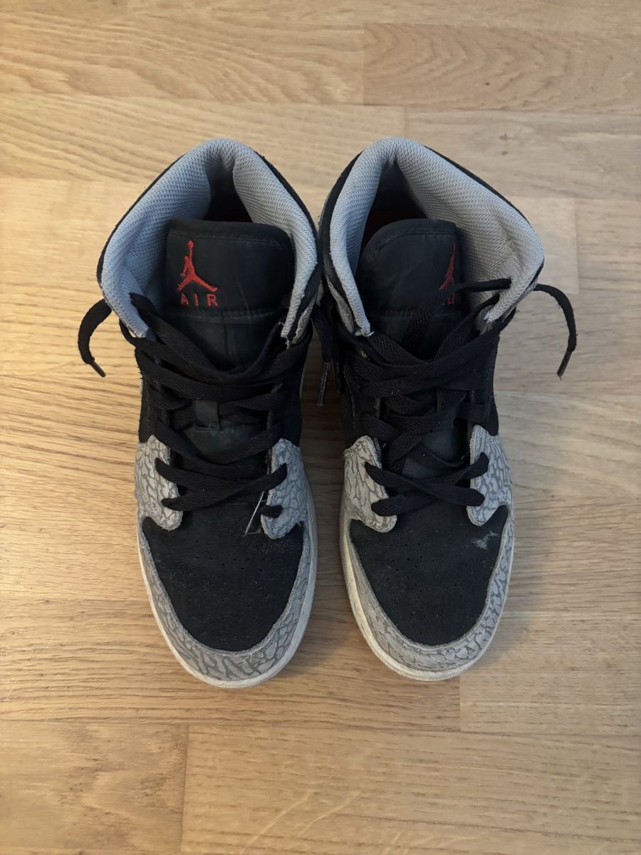 Jordan Schuhe für Jungen: Jordan 1 Mid Sneakers Grösse 37.5 gebraucht – Gebraucht aus Jona von rhy_vbc7