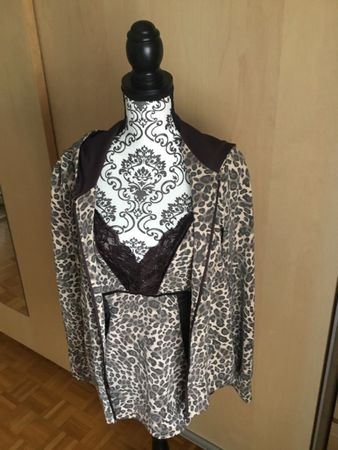 Spezielles Ensemble im Leoparden Look Gr 44/46