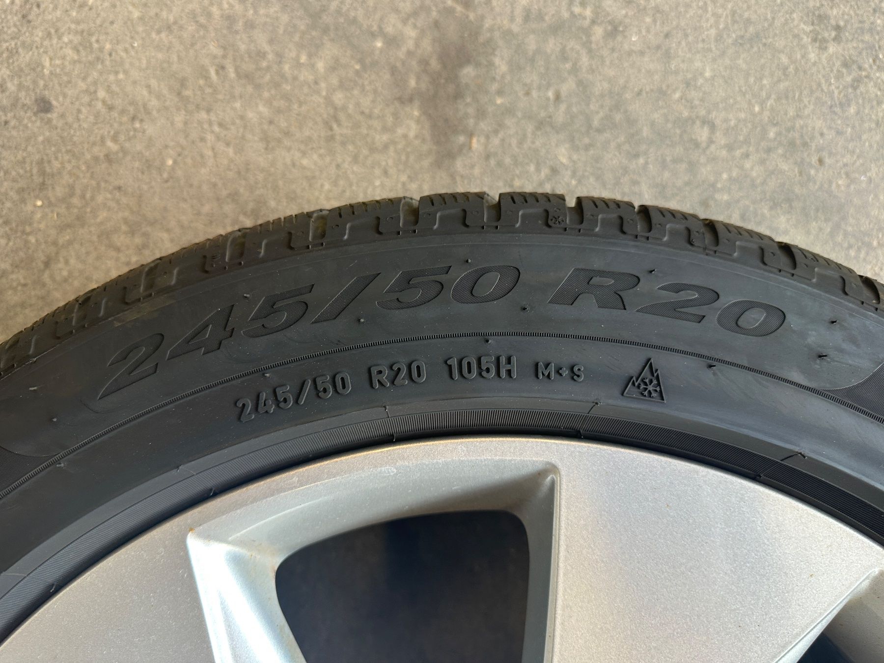Pirelli Pneumatici & Ruote complete: Alufelgen mit Winterreifen – Usato da Einsiedeln venduto da foehnspenglereiag 3