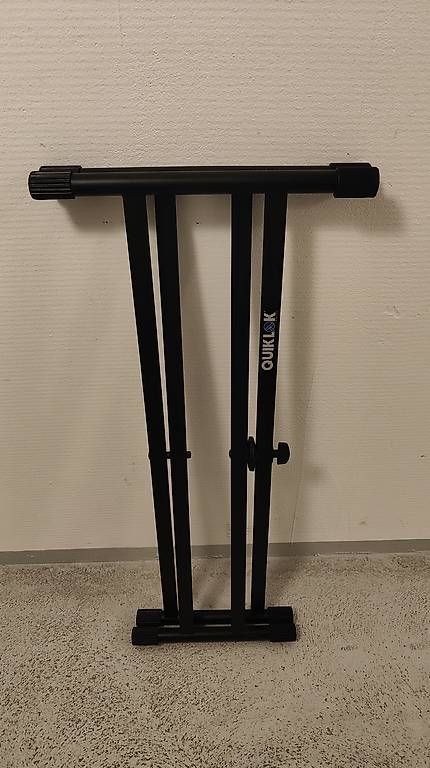 Strumenti musicali: Keyboard (optional mit Ständer) – Usato da Boswil venduto da carfur 3