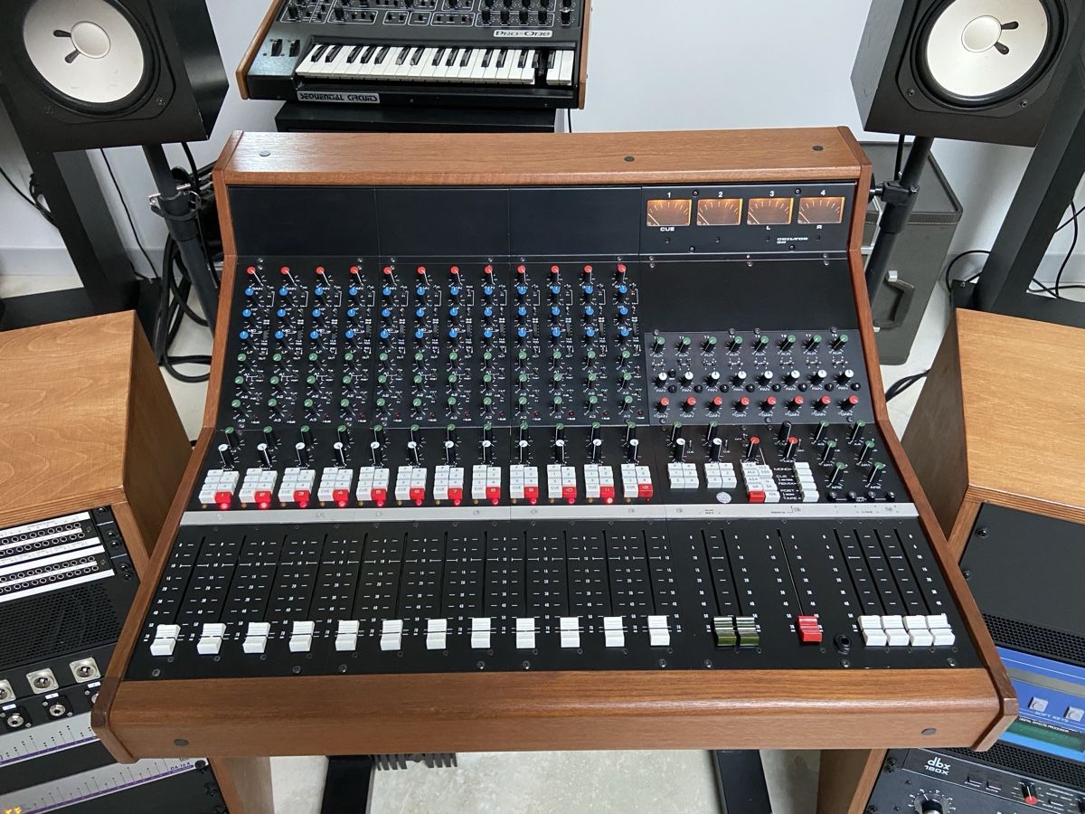 Platines de mixage: Chilton QM3 - console de mixage 12 canaux – D'occasion à Vevey par eternalslang