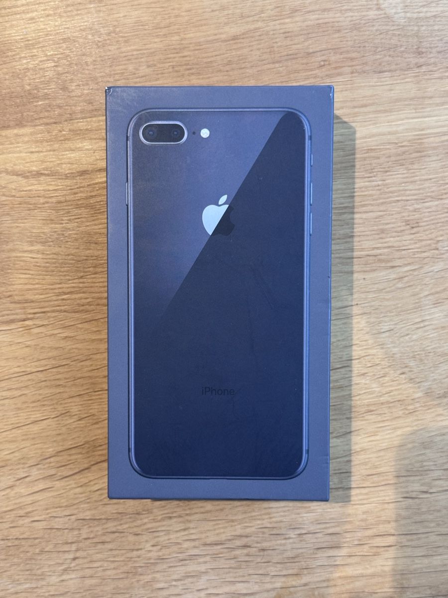 Sticker: iPhone 8 Plus Verpackung inkl. Apple Sticker und SIM-Tool – Usato da Wolfhausen venduto da Donatius777 2