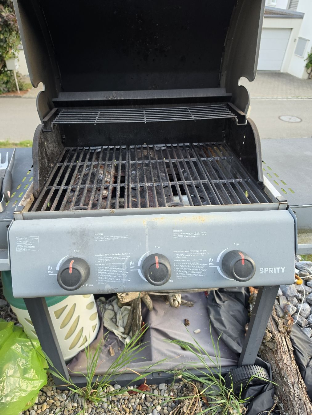 Griglie: Gasgrill Sprity mit 3 Brennern – 4 Jahre alt – Usato da Birmenstorf AG venduto da denverbroncos02 3