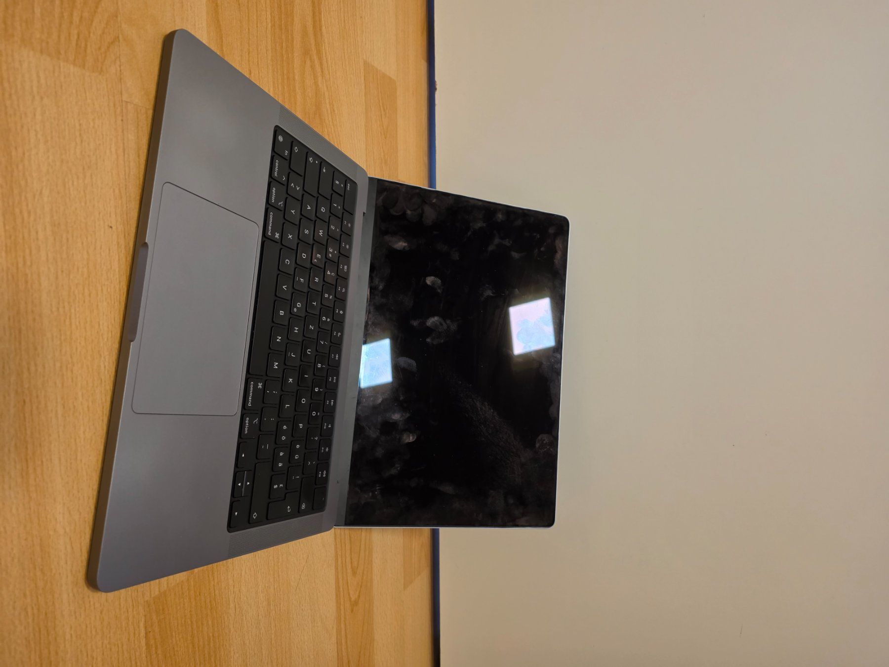 Apple Notebook: M3 Macbook pro 14" APL1201 defekt – Difettoso da Hüntwangen venduto da neo_8kqh
