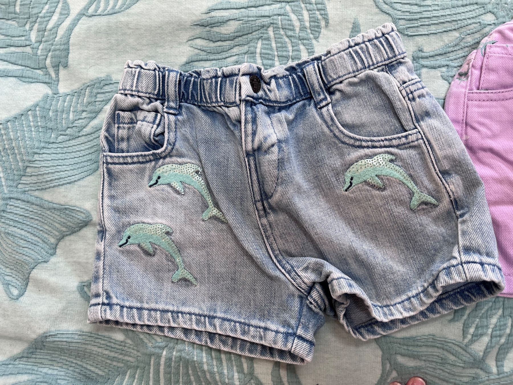 Hosen: 2 x Jeansshorts, Größe 104 – Gebraucht aus Umiken von deb_57xk 3