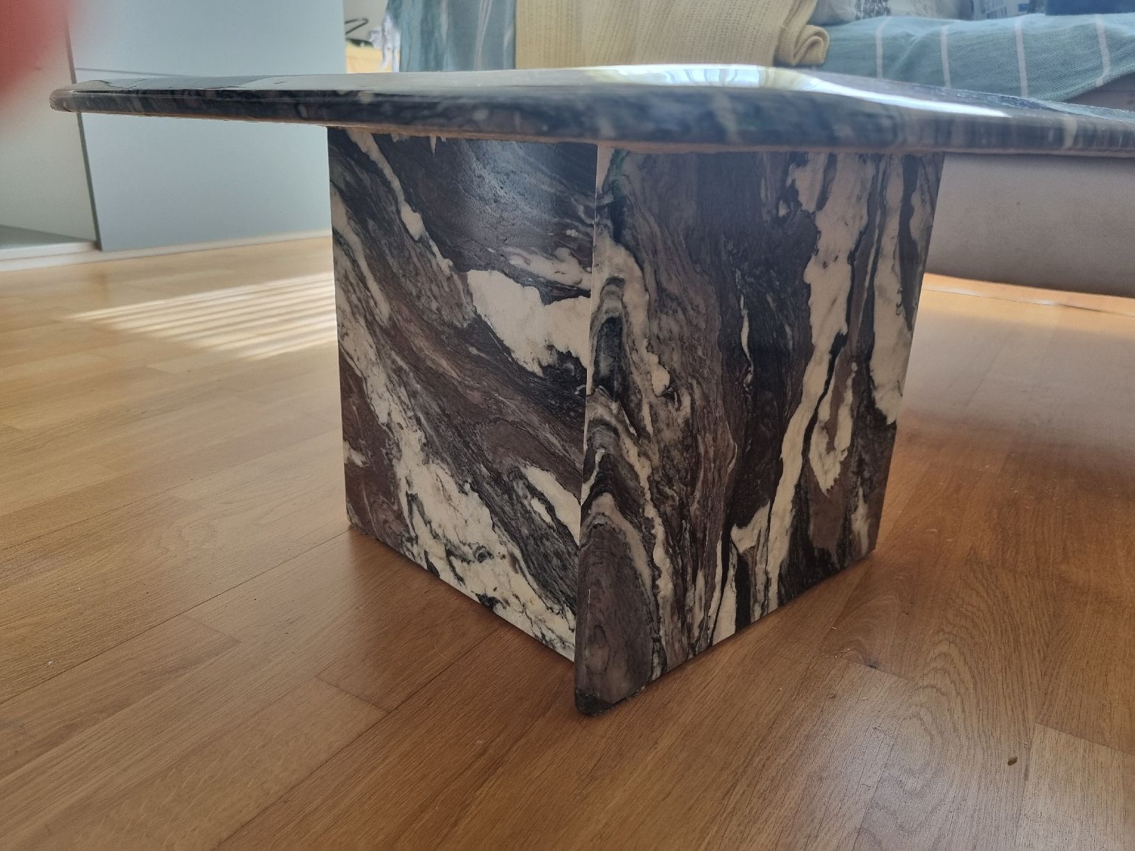 Set di tavolo e panche: Zwei Couchtische aus Marmor – Usato da Laupen BE venduto da Bombers 5