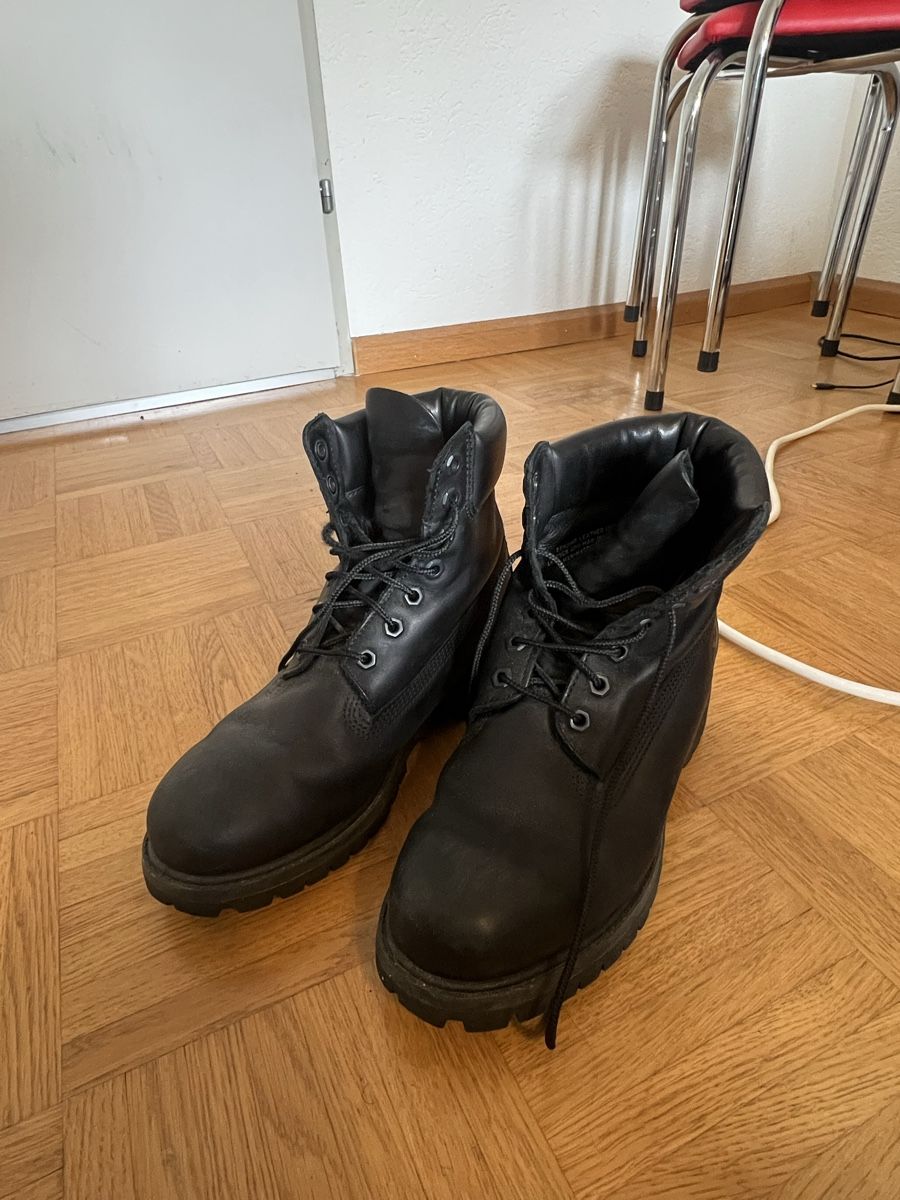 Timberland Herrenschuhe: Black Timberlands Size 7/ca Eur 41 – Gebraucht aus Binningen von EricSmuch