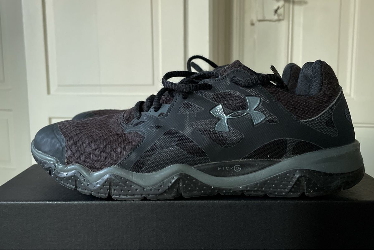 Under Armour Scarpe da uomo: Under Armour Trainingsschuhe Micro G Monza – Usato da ZÜRICH venduto da itemscollector