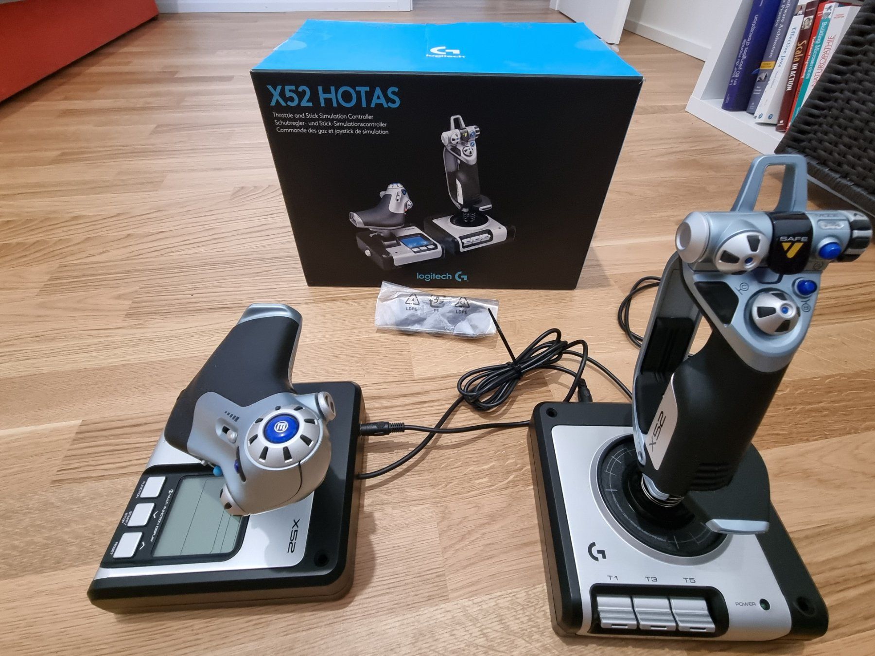 Logitech Manettes: Logitech G X52 HOTAS – D'occasion à Le Grand-Saconnex par leo_xm9c