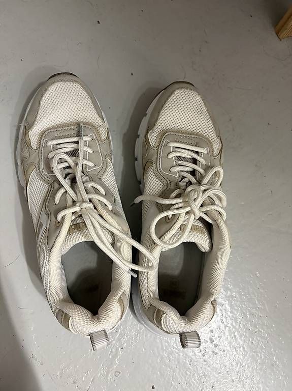 Scarpe da donna: Bench Sneakers 39 – Usato da Olten venduto da lyez