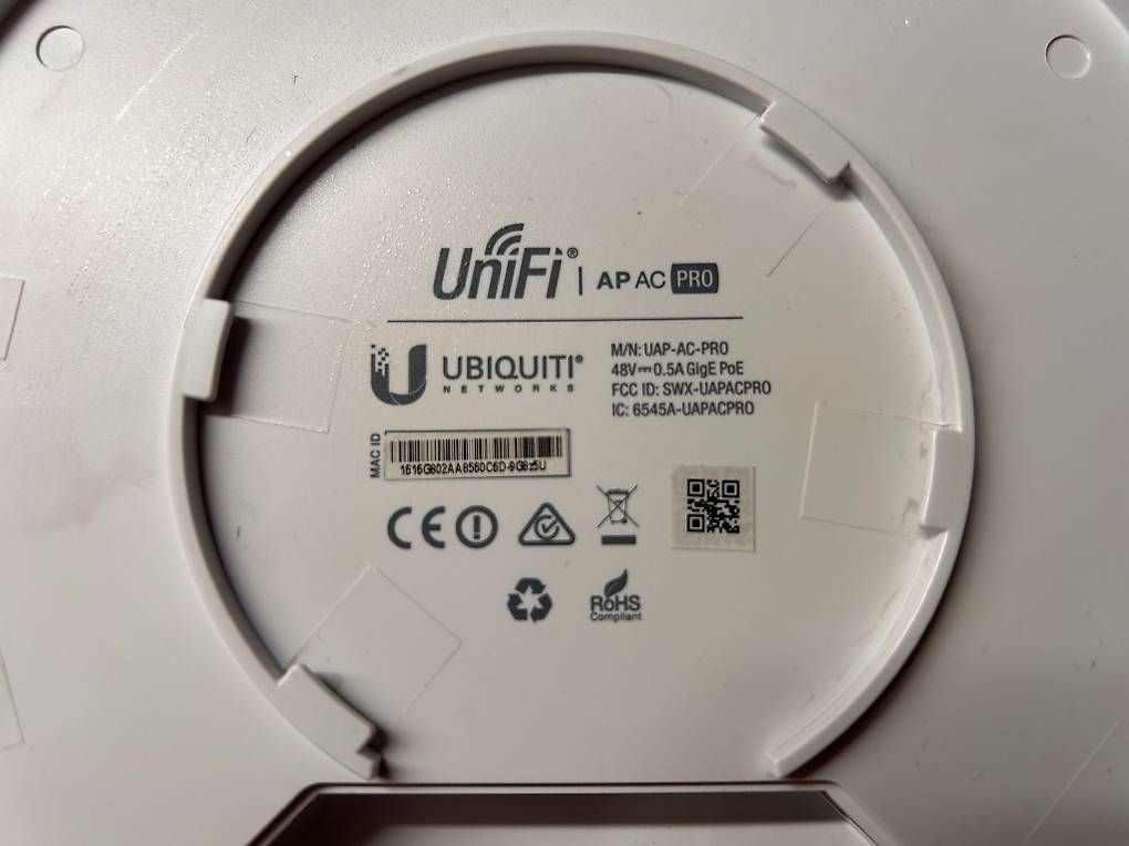 Ubiquiti WiFi: 2x Ubiquiti UniFi UAP-AC-Pro Access Point – Usato da Schöftland venduto da pas-sta 2