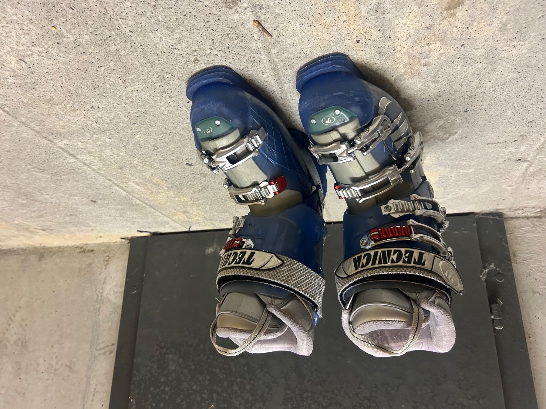 Scarpe da uomo: Chaussures de Ski Tecnica – Usato da Chavannes-près-Renens venduto da coraliebanuls 1