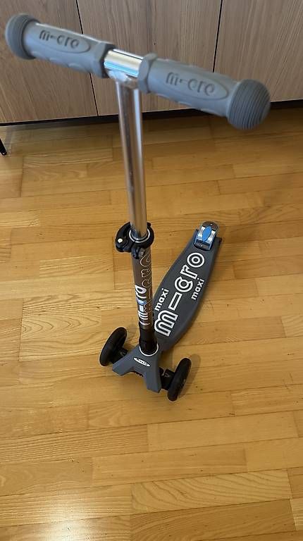 Kickboard: MicroScooter 3-rad Trottinet – Gebraucht aus Zürich von Queenieman