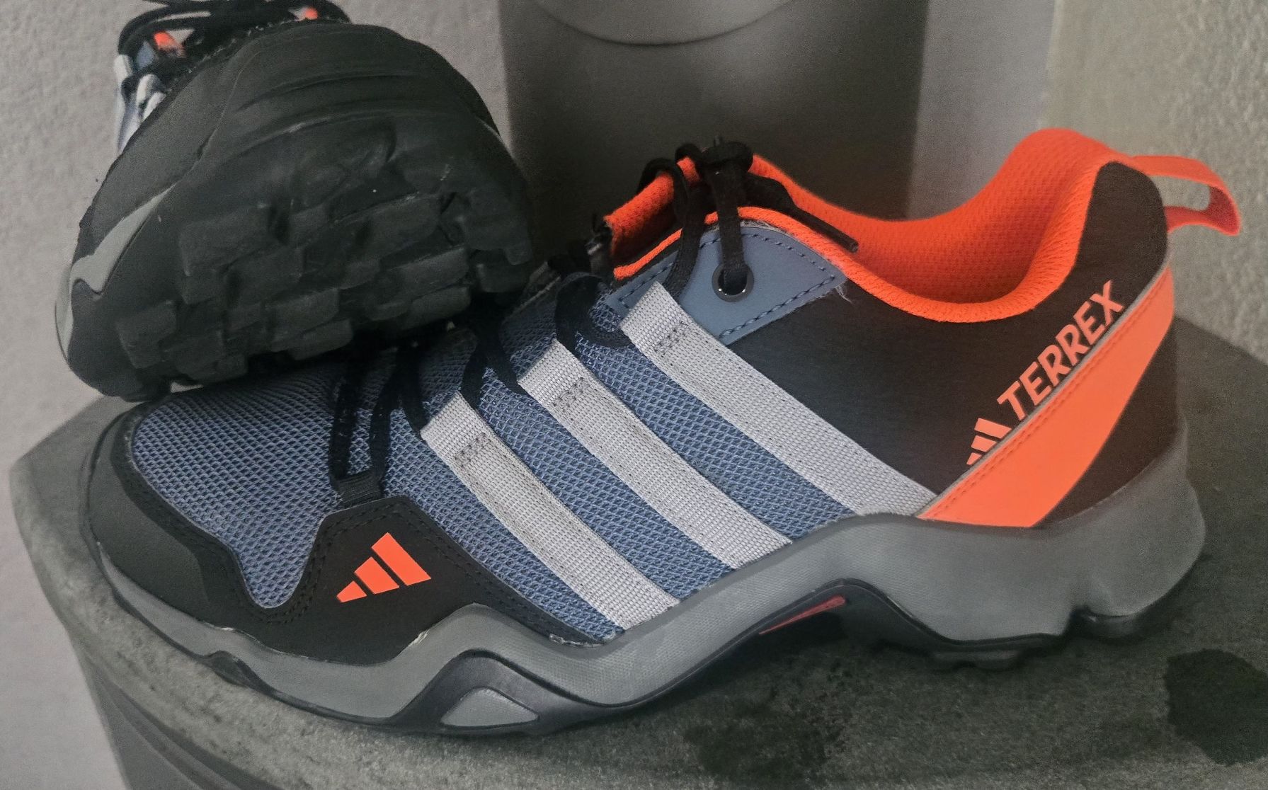 Adidas Chaussures garçon: Chaussures sport Adidas Terrex  39. 5 – D'occasion à Valeyres-sous-Rances par Untitled