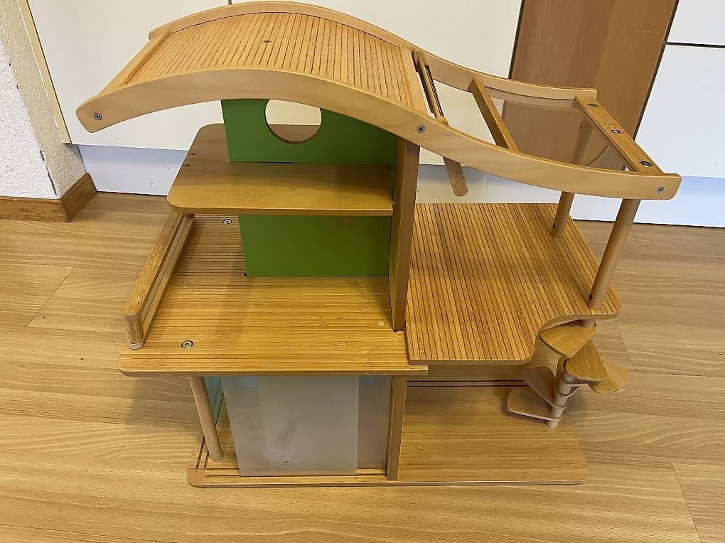 Case e mobili per bambole: Puppenhaus aus Holz – Usato da Bösingen venduto da ningaloo09 1