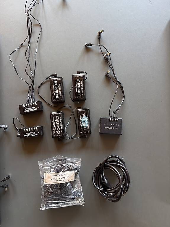Strumenti musicali: Pedaltrain Classic 3 + gigrig generator + patch cable & more – Usato da Kappel am Albis venduto da simbiosi 2