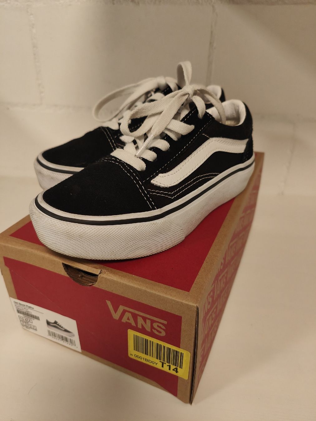 Schuhe für Jungen: Vans Old Skool Platform schwarz Grösse 31. – Gebraucht aus Veltheim AG von Di.N.C.G
