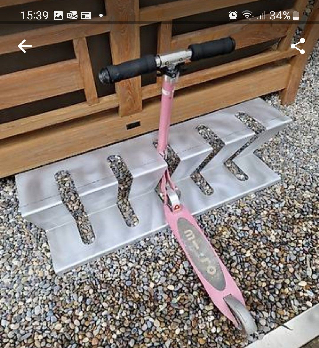 Altro in Decorazioni & Accessori: Kickboardständer Scooterständer für 3oder 4Kickis – Nuovo (secondo la descrizione) da Alpnachstad venduto da Hz11 1