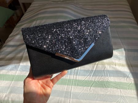 Pochette noire avec strass