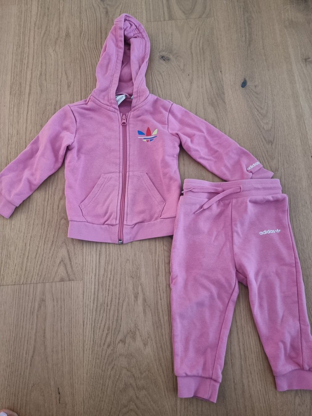 Adidas Lotti & Set di vestiti: Trainingsanzug Adidas, 86 – Usato da Buttikon SZ venduto da Limo180