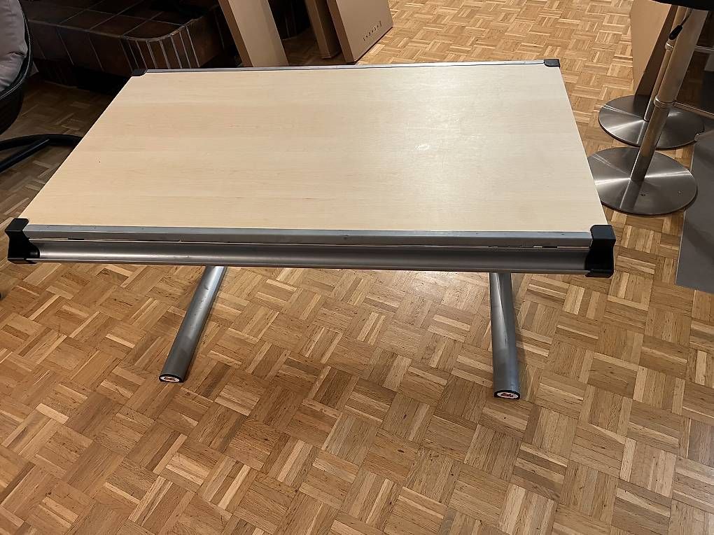 Scrivanie: Pult für kinder – Usato da Einsiedeln venduto da Fuginho