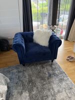 Sammlerstück: Eleganter Chesterfieldsessel in Samt – Dunkelb