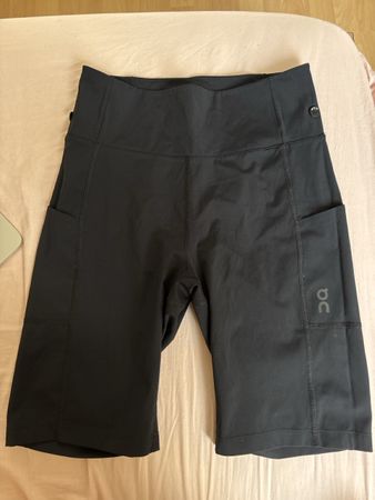 ON RUNNING- active shorts 