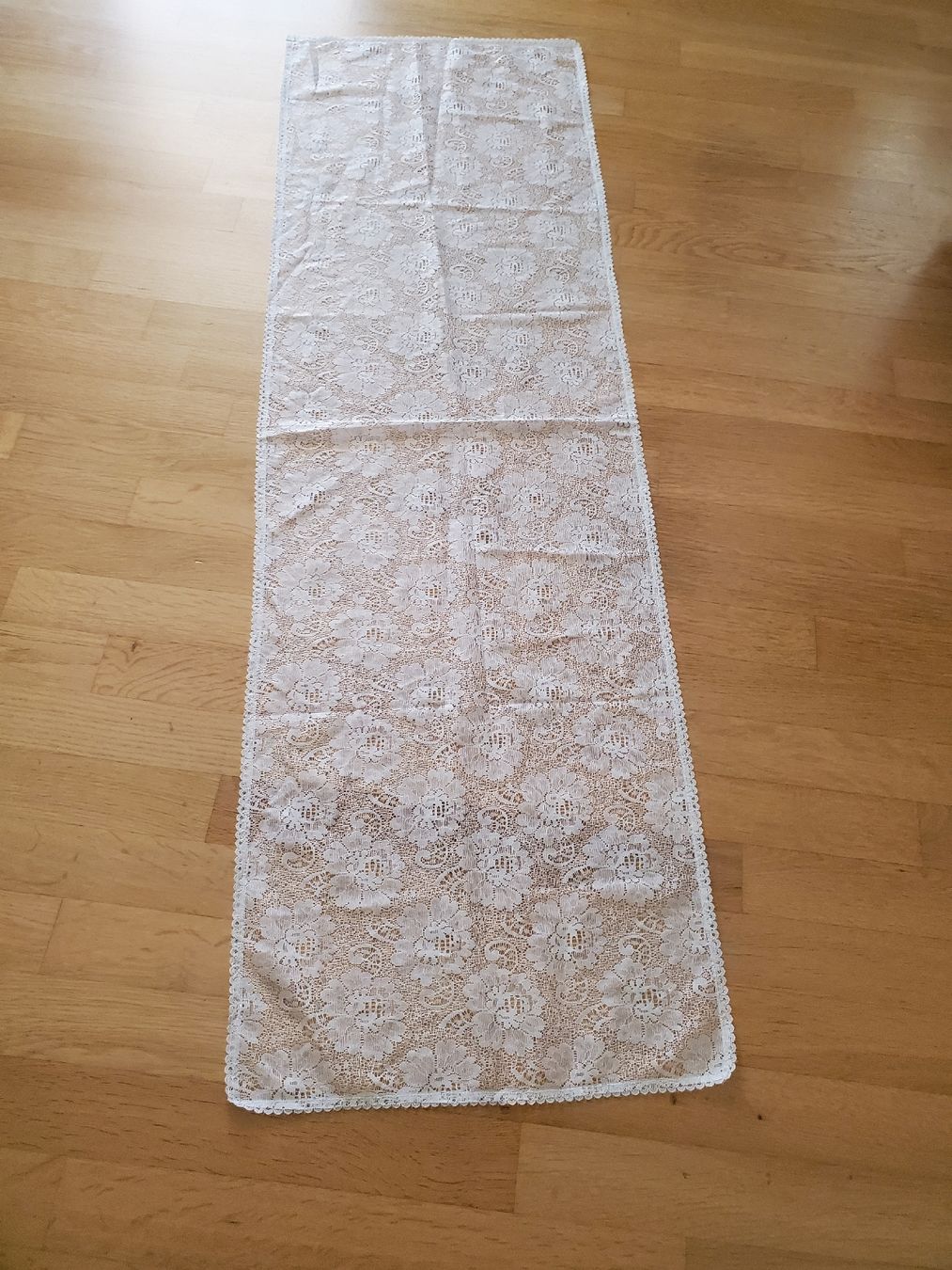 Altra biancheria da tavola: Neuwertiger Tischläufer,143 x 43 cm – Usato da Wetzikon ZH venduto da Wetzicardo25