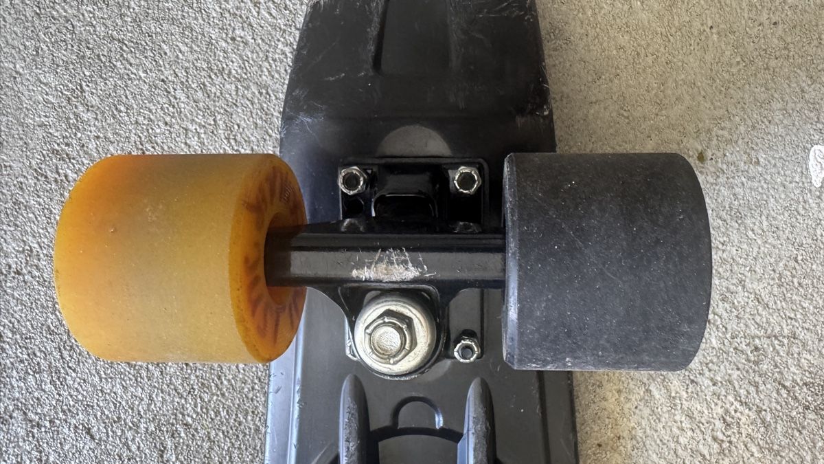 Skateboards: Retro Skateboard mit farbigen Rollen den Frühling – Usato da Hünenberg See venduto da Schulers 5