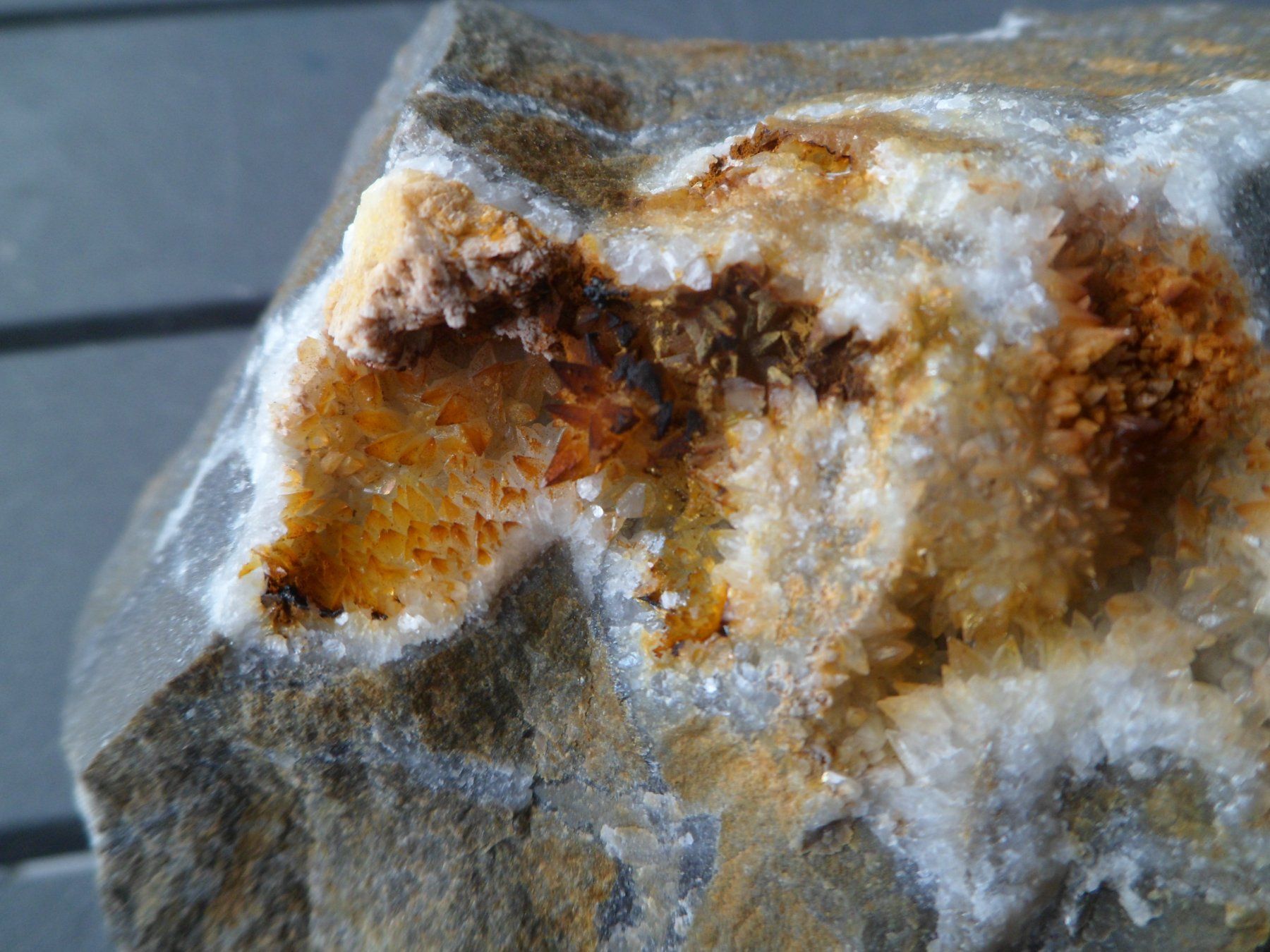 Minerali & Pietre curative: Calcitkristalle Schweiz selten. – Usato da Affoltern am Albis venduto da Fossil60 1