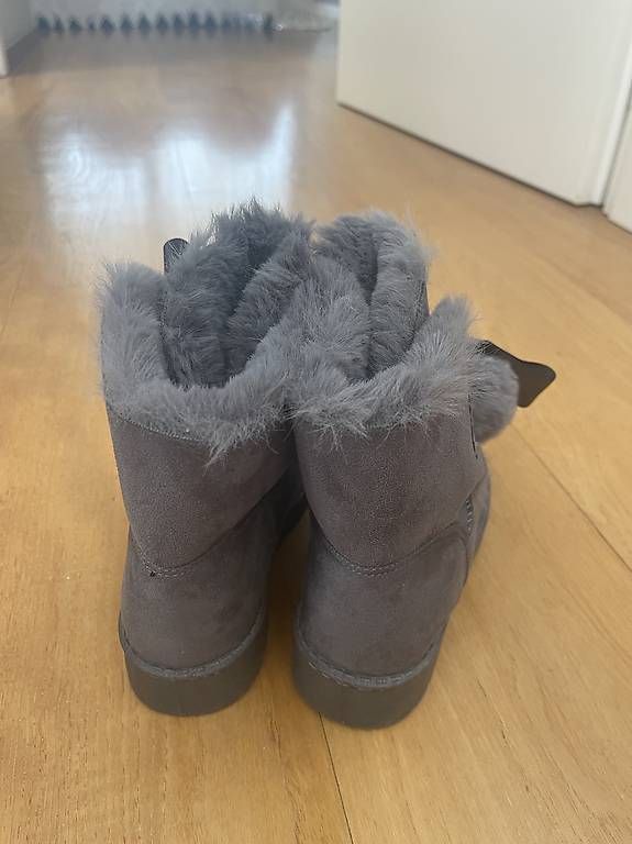 Scarpe da donna: stivaletti con pelo – Nuovo e nell'imballaggio originale da Lugano venduto da naz_zkg8 1