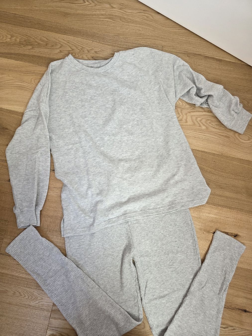 Negligees & Pigiami: Grauer Loungewear Anzug, Grösse M – Nuovo (secondo la descrizione) da Toffen venduto da ver_x68f 1