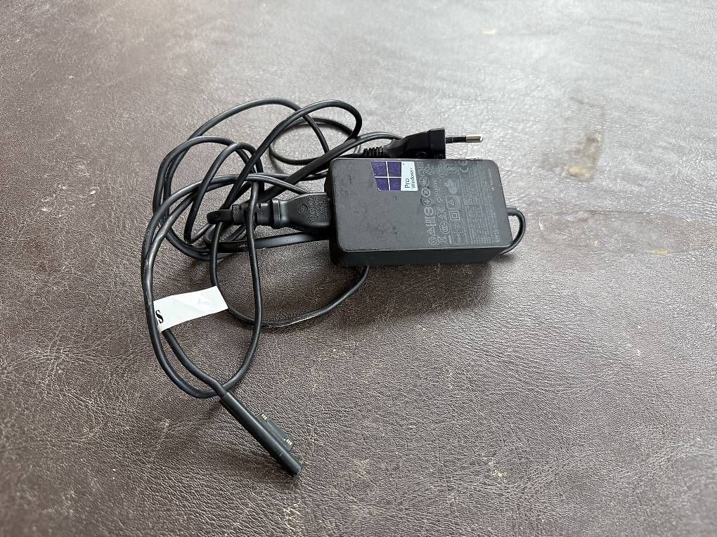 Microsoft Dockingstation: Microsoft Surface Dock  Station daccueil + 2 chargeurs – Gebraucht aus Bossonnens von Hoobba 2