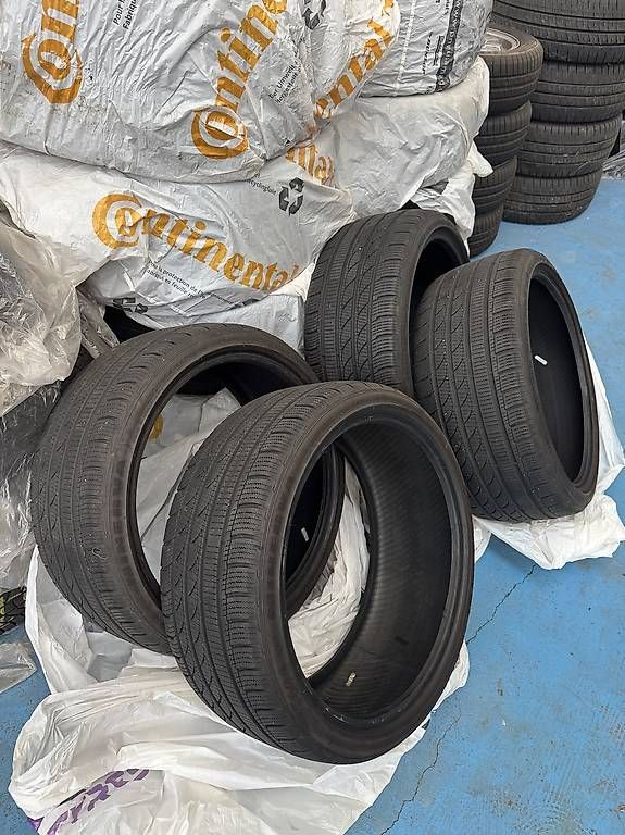 Pneumatici & Ruote complete: Winterreifen 235/35 R19 – Usato da Wald Ar venduto da and_hd2f