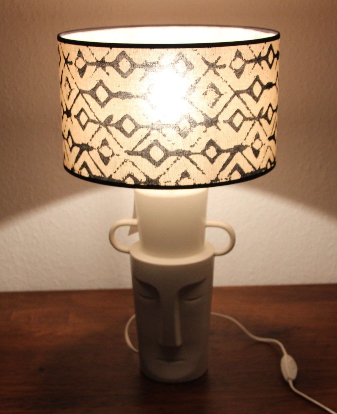 Lampen: Tischleuchte aus Keramik, Modell Moai – Neu und originalverpackt aus Erlen von casaterra 3