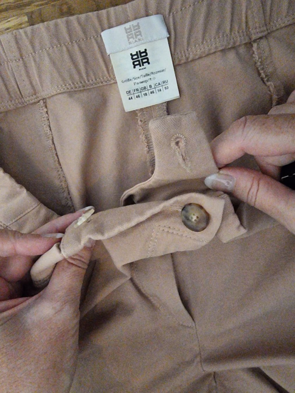 Riani Pantaloni: RIANI Damenhose (Gr. 44) – Nuovo (secondo la descrizione) da Zumikon venduto da chv_w96q 6