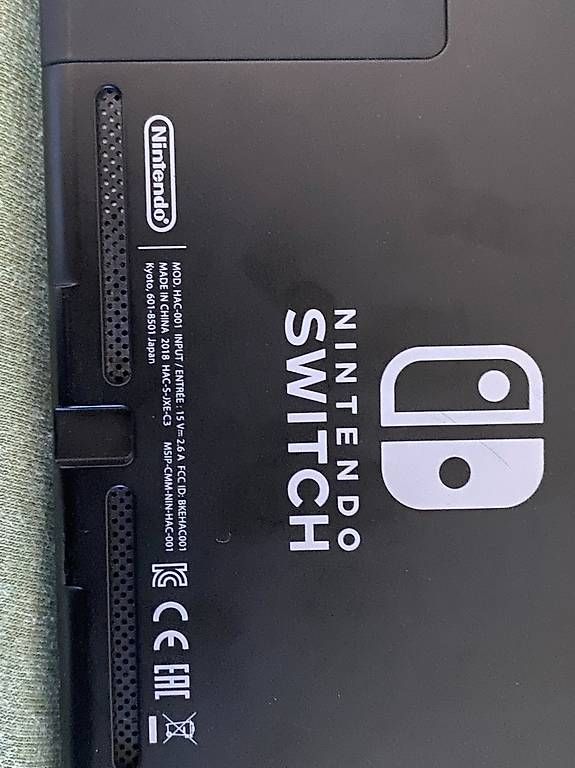 Nintendo Console: Nintendo Switch mit Joy-Cons + Dock & Ladekabel  (gebraucht) – Usato da Suhr venduto da budalic 4