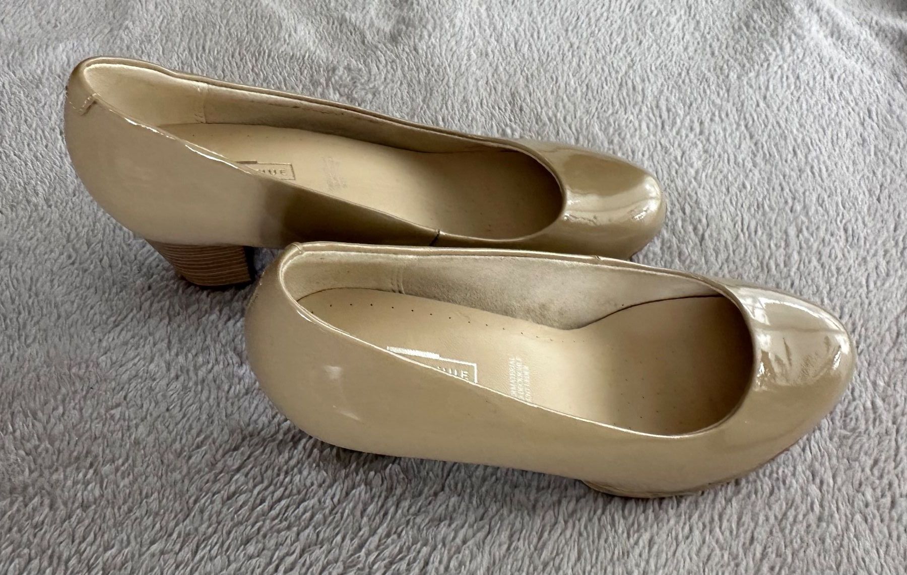 Scarpe da donna: Pumps 5th Avenue, Beige, Lack Glanz – Nuovo (secondo la descrizione) da Niederglatt ZH venduto da Polobunny 1