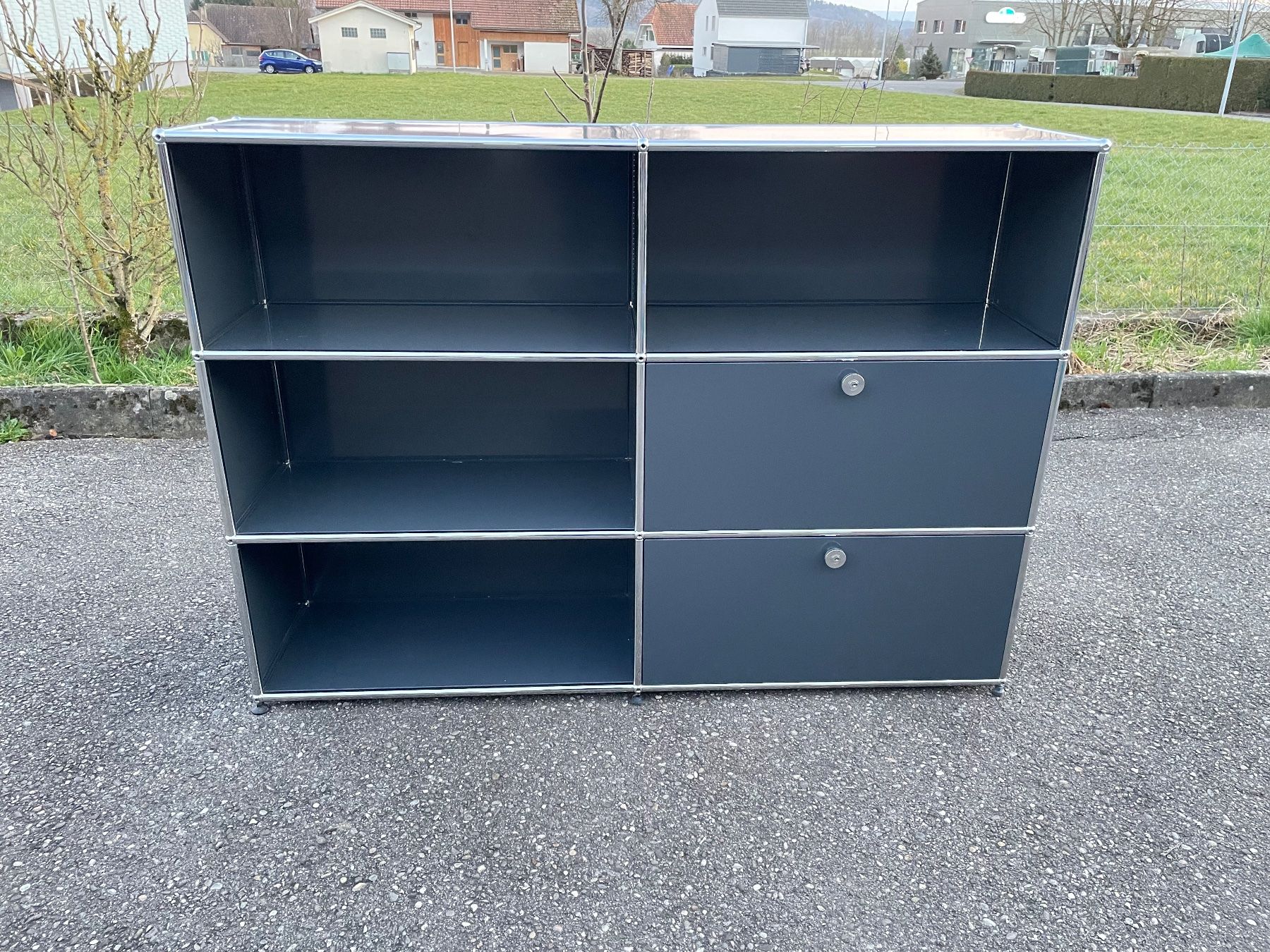 USM Regale: USM Sideboard Anthrazitgrau, Lieferung und Umbau möglich – Gebraucht aus Grenchen von Design-Outlet 1