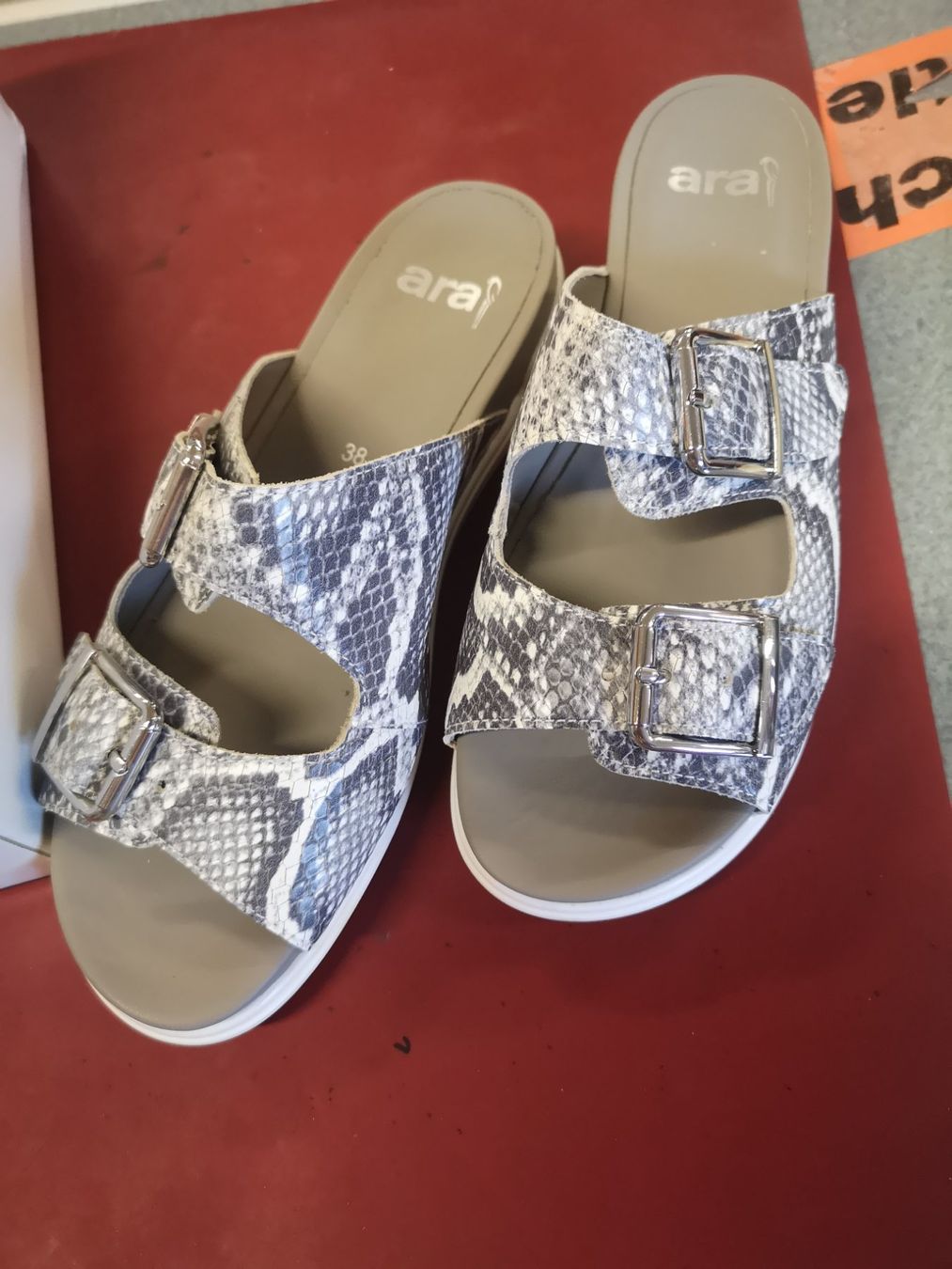 Ara Damenschuhe: Ara – Neu und originalverpackt aus Möhlin von Highwaytom 1