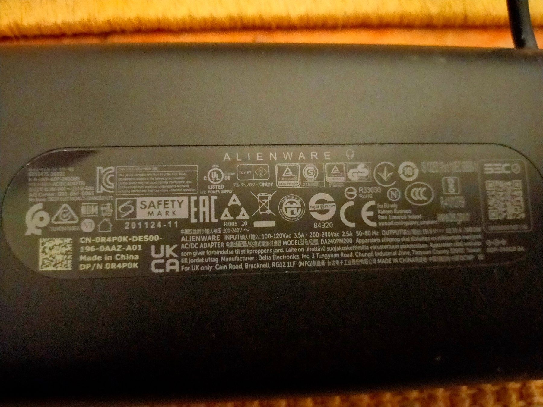 Dell Unità & Adattatore: Alienware (Dell) Notebook Ladegerät 240 Watt AC/DC Adapter – Nuovo (secondo la descrizione) da Wohlen b. Bern venduto da Wannholle 1