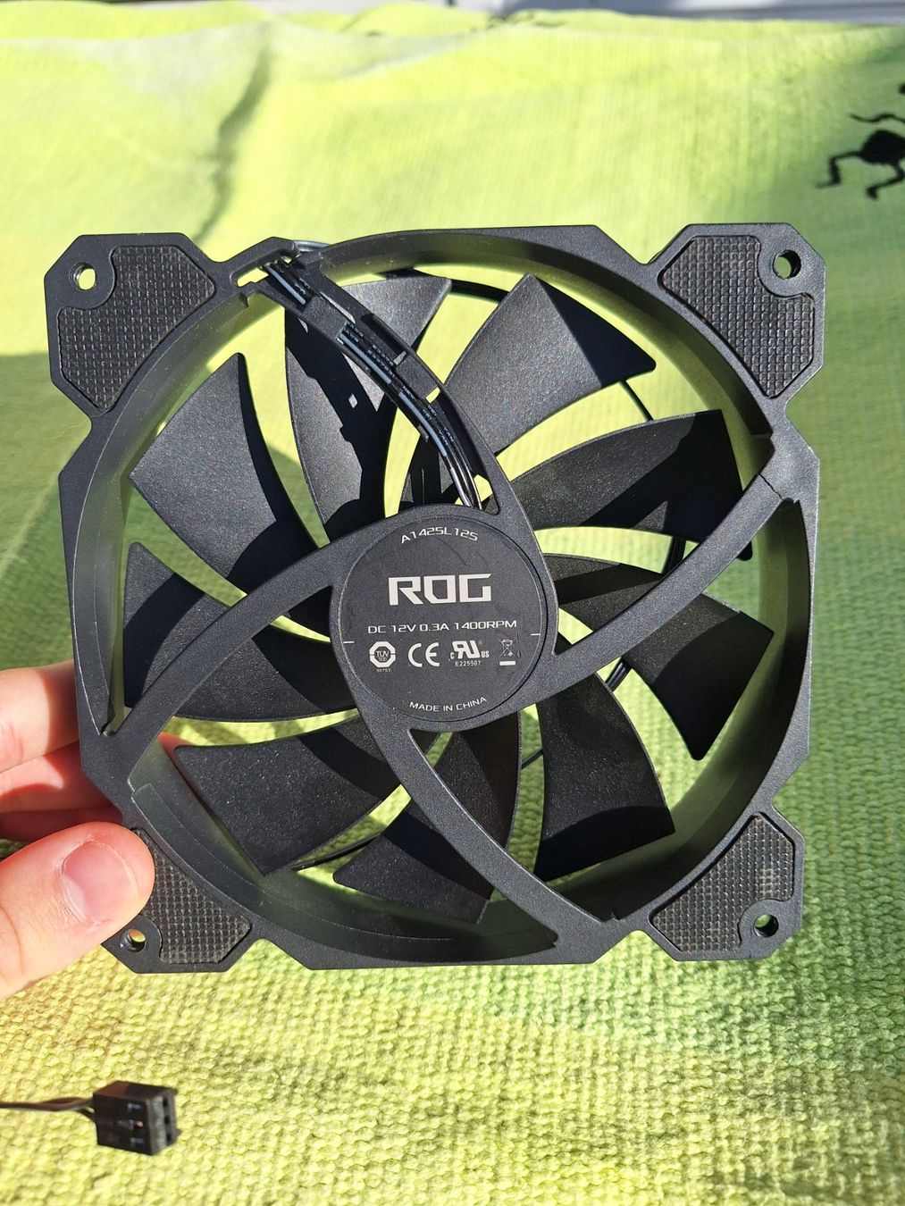 Asus Componenti elettronici: Asus ROG Front Fan – Nuovo (secondo la descrizione) da Ipsach venduto da nik_6hkj 2