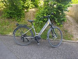 E-Bike Damenfahrrad zu verkaufen – gepflegt und wenig genutz